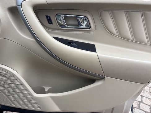 Used 2018 Ford Taurus SE image 35