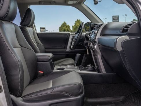 Used 2019 Toyota 4Runner SR5 Premium image 7