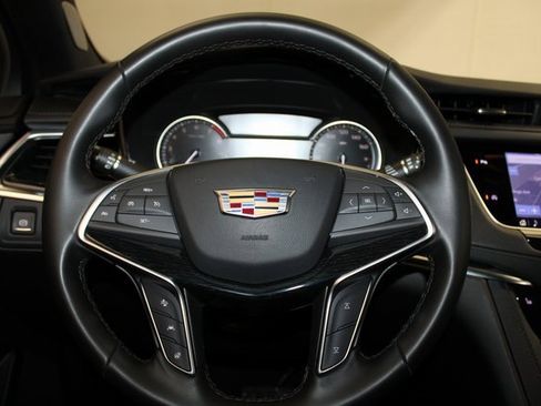 Certified 2025 Cadillac XT5 Premium Luxury image 17