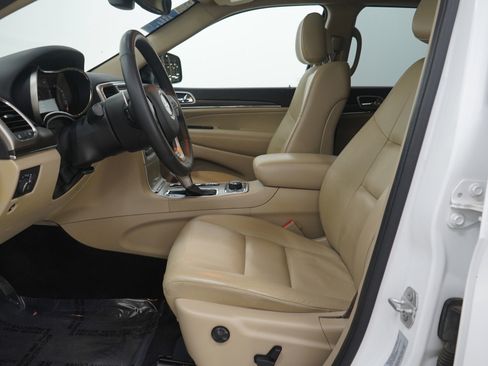 Used 2017 Jeep Grand Cherokee Limited w/ Trailer Tow Group IV image 25