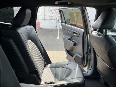Used 2025 Toyota Highlander XSE AWD/4WD image 40