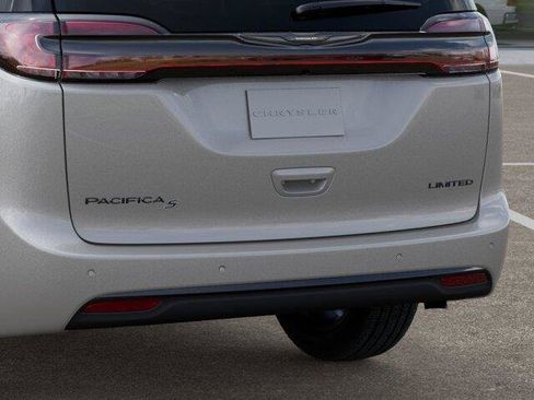 New 2026 Chrysler Pacifica Limited w/ S Appearance Package FWD image 16