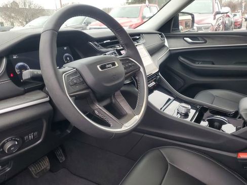 Used 2023 Jeep Grand Cherokee Limited image 19