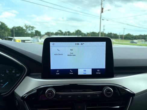 Used 2021 Ford Escape SE image 18