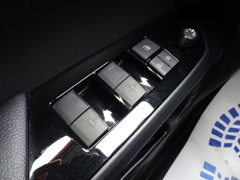 Used 2020 Toyota Prius AWD image 23