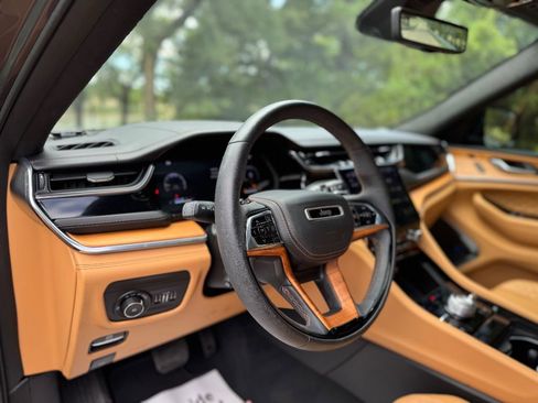 Used 2024 Jeep Grand Cherokee L Summit image 13