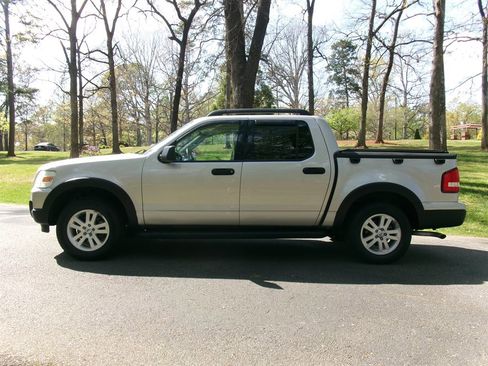Used 2008 Ford Explorer Sport Trac XLT image 8