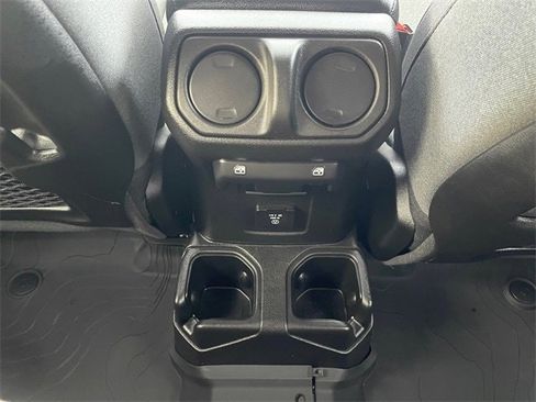 Used 2024 Jeep Gladiator Rubicon w/ Safety Group image 17