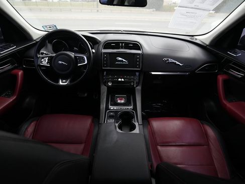 Used 2017 Jaguar F-PACE R-Sport image 41
