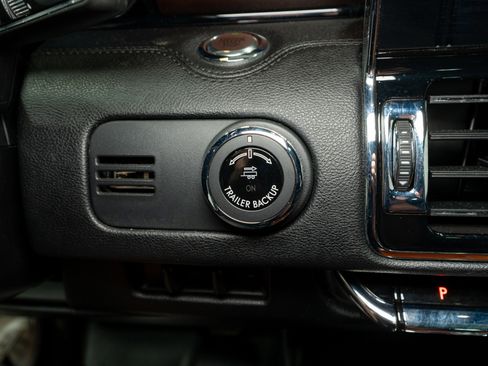 Used 2019 Lincoln Navigator L Reserve image 26