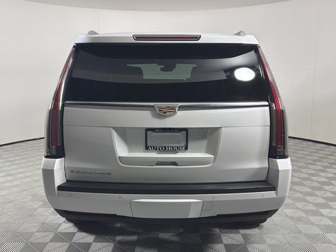 Used 2019 Cadillac Escalade Luxury AWD/4WD image 6