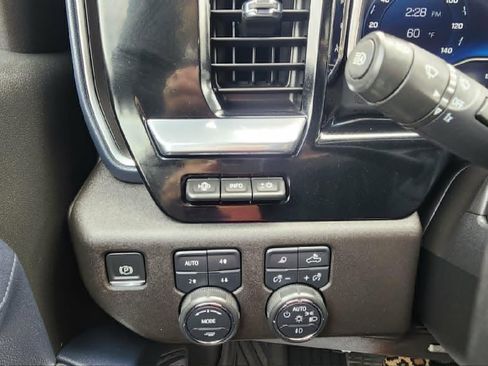 Used 2024 Chevrolet Silverado 2500 High Country w/ High Country Premium Package image 18