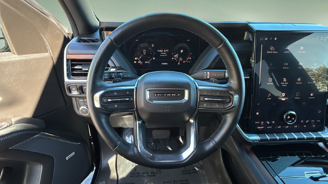 Used 2025 GMC Yukon Denali AWD/4WD image 12