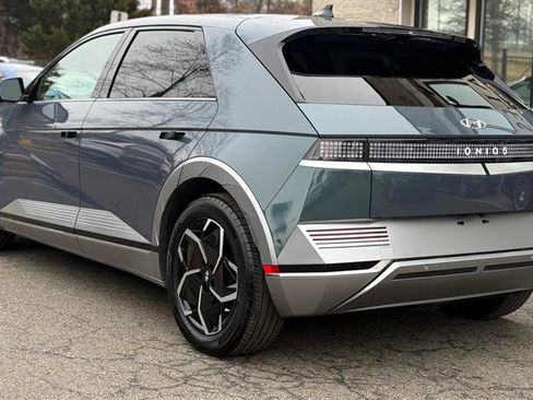 Used 2024 Hyundai Ioniq 5 Limited image 3