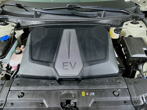 Used 2023 Kia EV6 Wind w/ Wind Technology Package AWD/4WD image 34