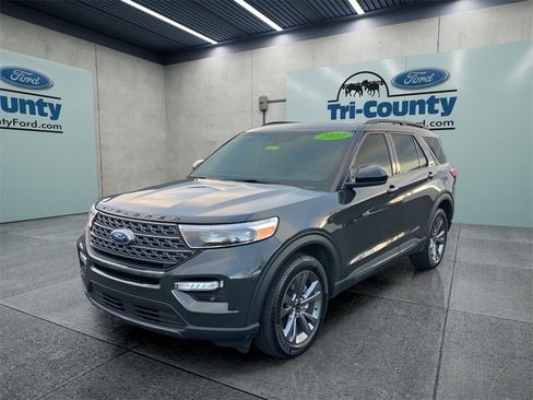 Used 2022 Ford Explorer XLT w/ Equipment Group 202A image 3