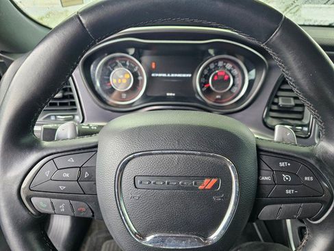 Used 2015 Dodge Challenger SXT image 20