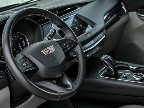 Used 2019 Cadillac XT4 Luxury w/ Cold Weather Package FWD image 23