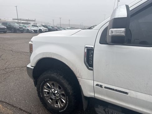 Used 2019 Ford F250 XLT w/ XLT Premium Package image 3