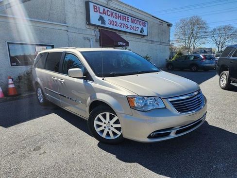 Used 2015 Chrysler Town & Country Touring image 1