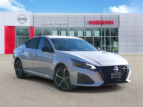 Certified 2025 Nissan Altima 2.5 SR image 1