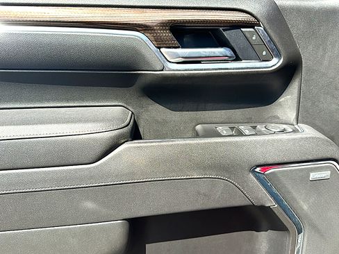 Used 2025 Chevrolet Silverado 1500 LT Trail Boss w/ Convenience Package II AWD/4WD image 17