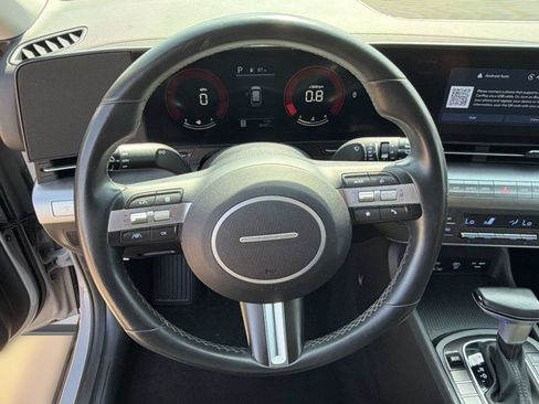 Used 2024 Hyundai Kona SEL FWD image 28