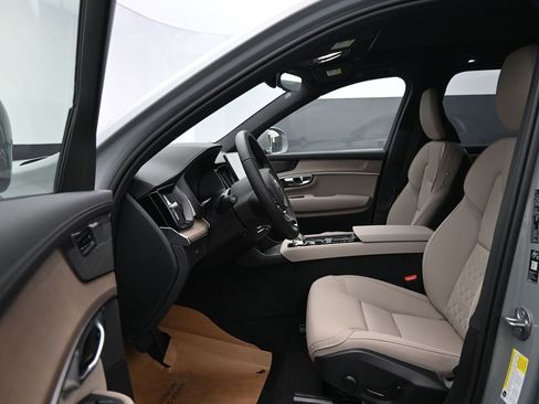 New 2026 Volvo XC90 B6 Plus w/ Protection Package Premier image 11