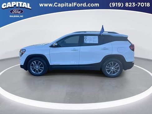 Used 2023 GMC Terrain SLT w/ Tech Package image 5
