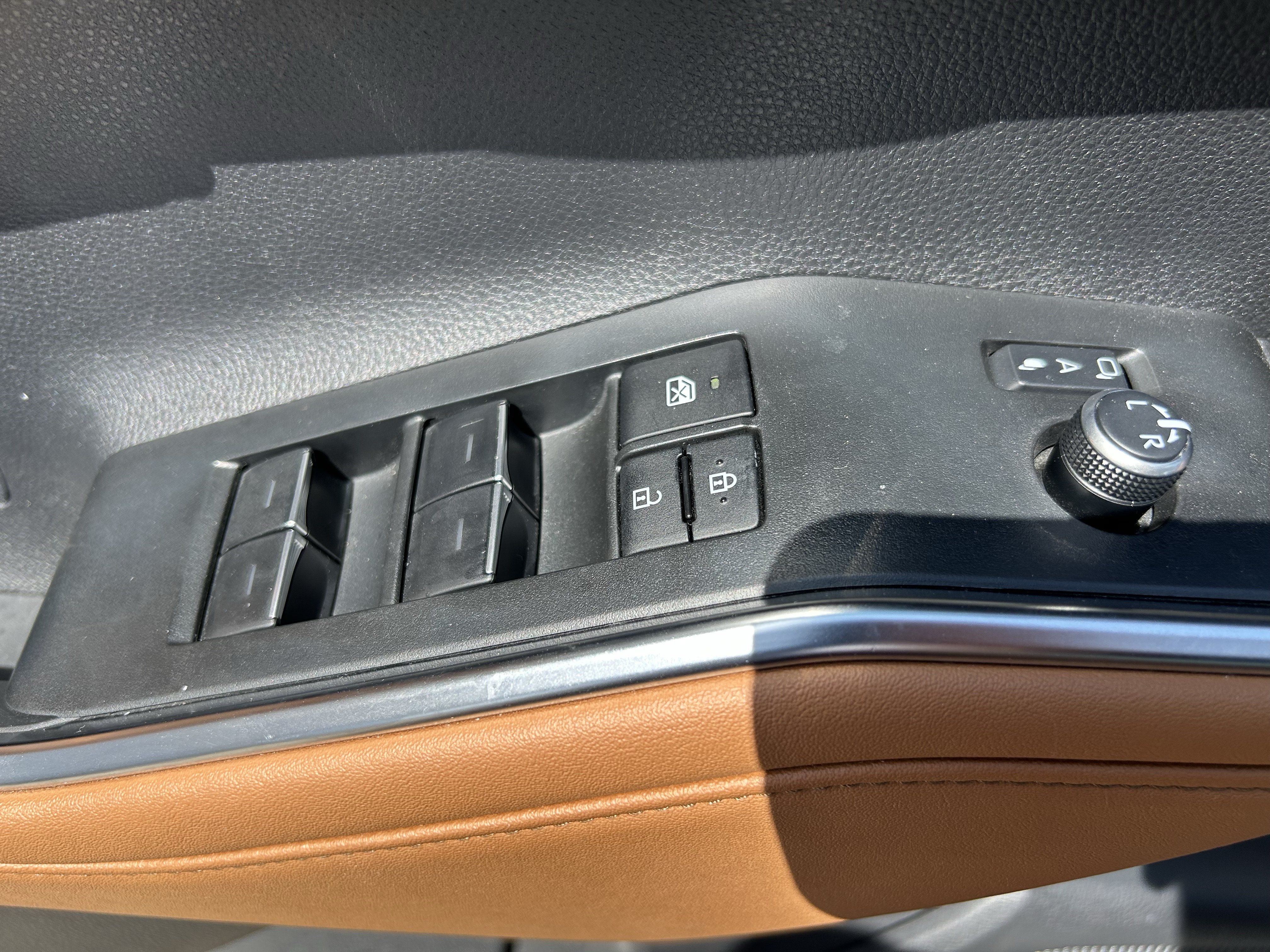 Used 2024 Toyota Highlander Platinum AWD/4WD image 16