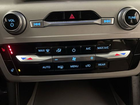 Used 2024 Ford Explorer XLT w/ Equipment Group 202A image 11