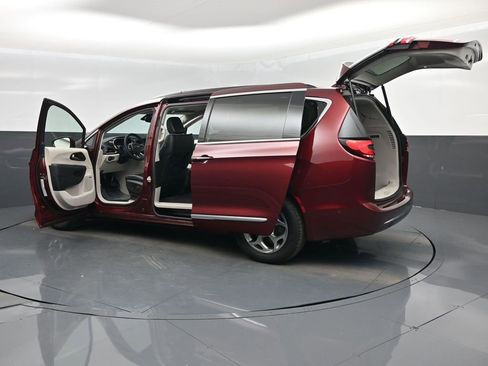 Used 2022 Chrysler Pacifica Limited image 63