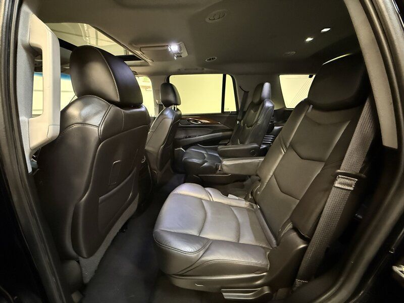 Used 2018 Cadillac Escalade Luxury AWD/4WD image 31