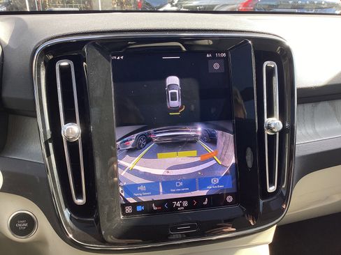 Certified 2023 Volvo XC40 B4 Plus w/ Protection Package Premier image 25