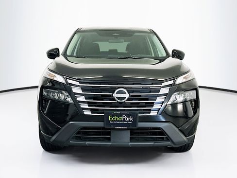 Used 2025 Nissan Rogue SV image 2