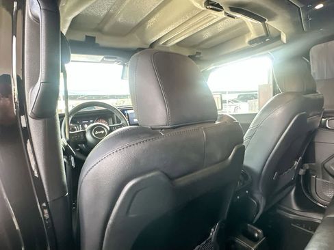 Used 2025 Jeep Gladiator Sport AWD/4WD image 23