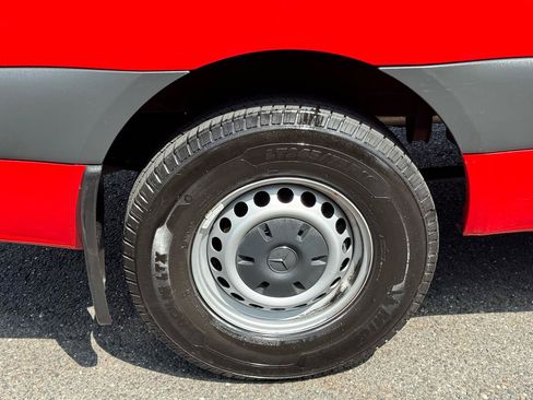 Used 2024 Mercedes-Benz Sprinter 2500 image 34