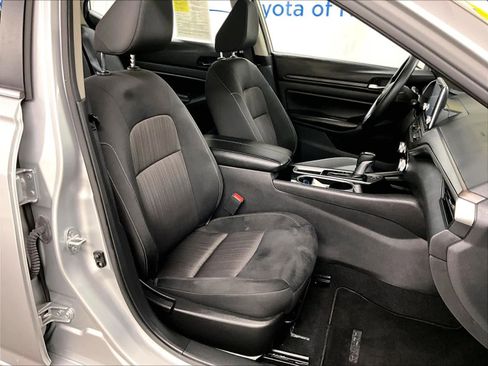 Used 2024 Nissan Altima 2.5 SV image 11