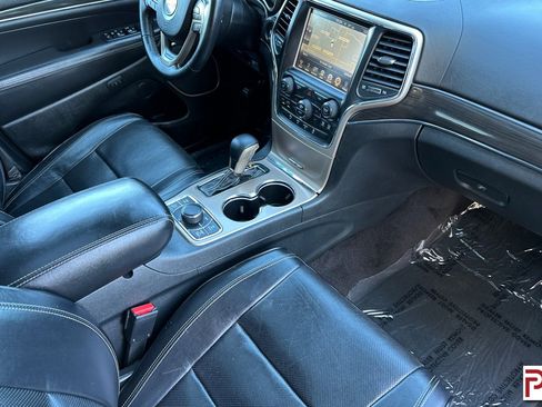 Used 2017 Jeep Grand Cherokee Overland image 18