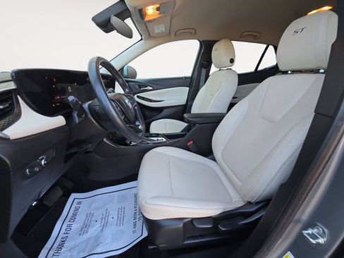 Used 2024 Buick Encore GX Sport Touring FWD image 11