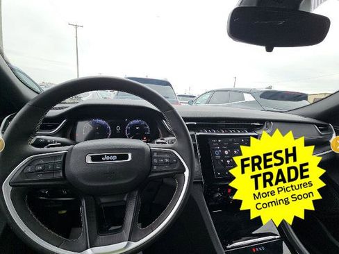 Used 2023 Jeep Grand Cherokee L Laredo image 8