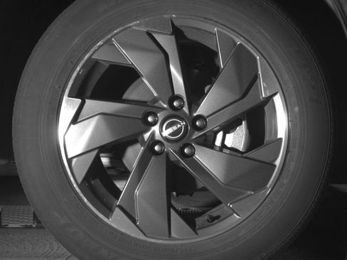 Used 2025 Nissan Rogue SV image 13