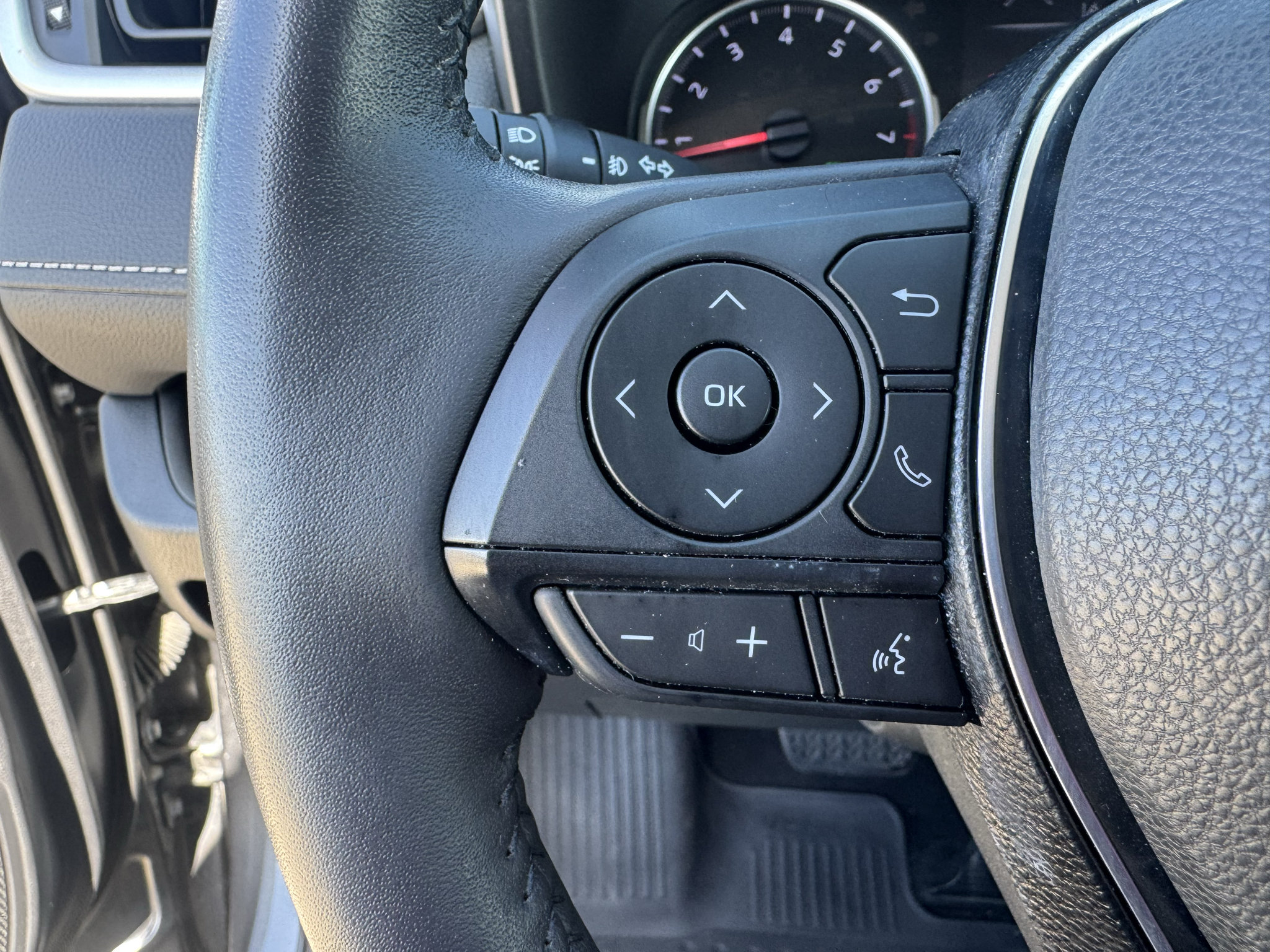 Used 2020 Toyota RAV4 XLE Premium AWD/4WD image 14