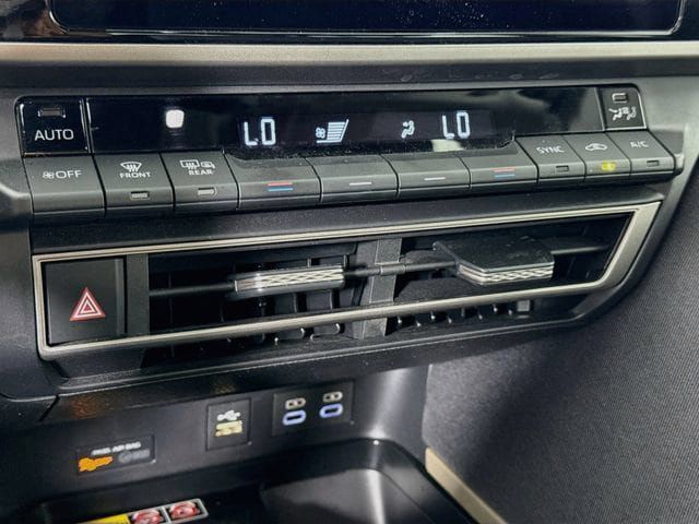 Certified 2025 Toyota Camry LE FWD image 17