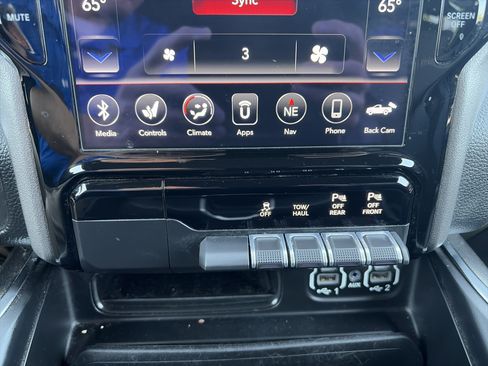Used 2020 RAM 1500 Laramie AWD/4WD image 32