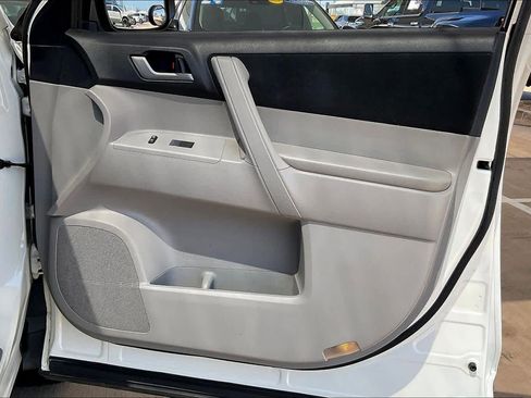 Used 2013 Toyota Highlander Plus image 21