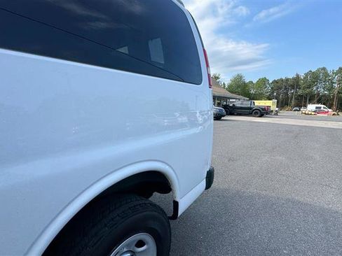 Used 2017 Chevrolet Express 3500 LS RWD image 16