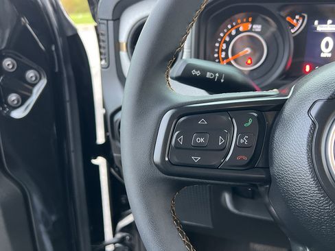 Used 2024 Jeep Wrangler Sport S image 33