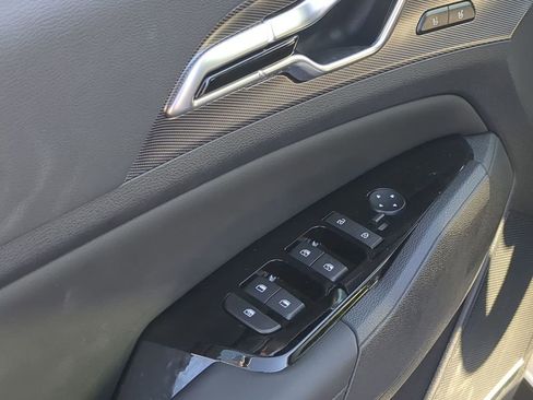 Used 2025 Kia Sportage SX image 24