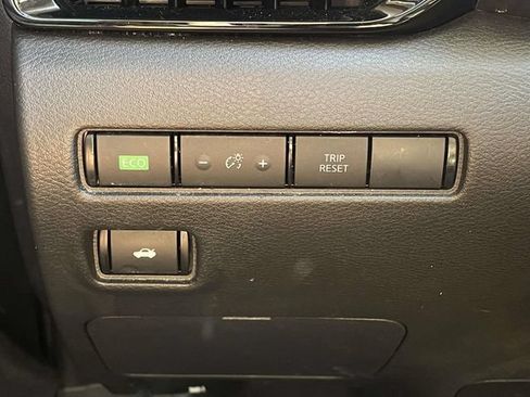 Used 2023 Nissan Sentra SV FWD image 18